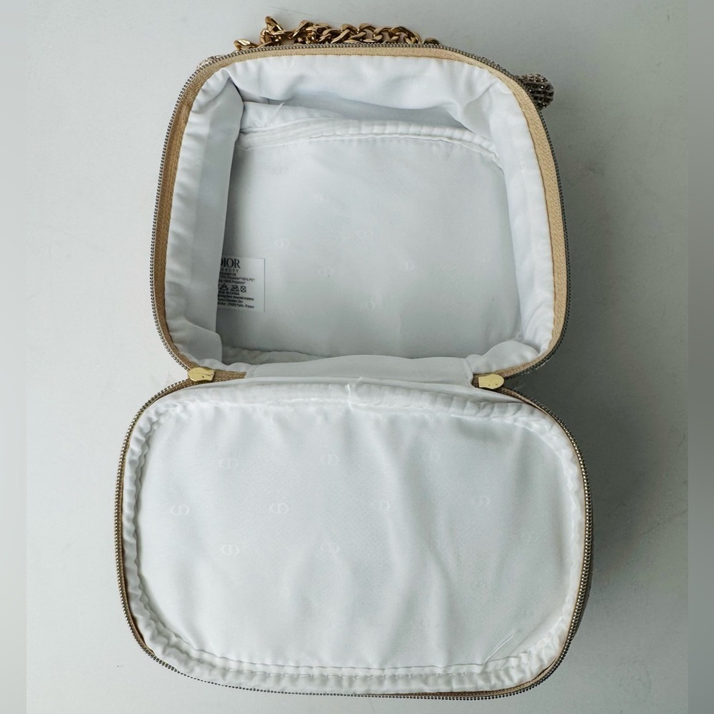 Christian Dior HOLIDAY 2025 GOLD Pouch/Clutch Limited Edition, Boxed and chain - Picture 5 of 9